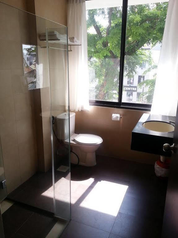 L Hotel At Broadway Singapore Esterno foto