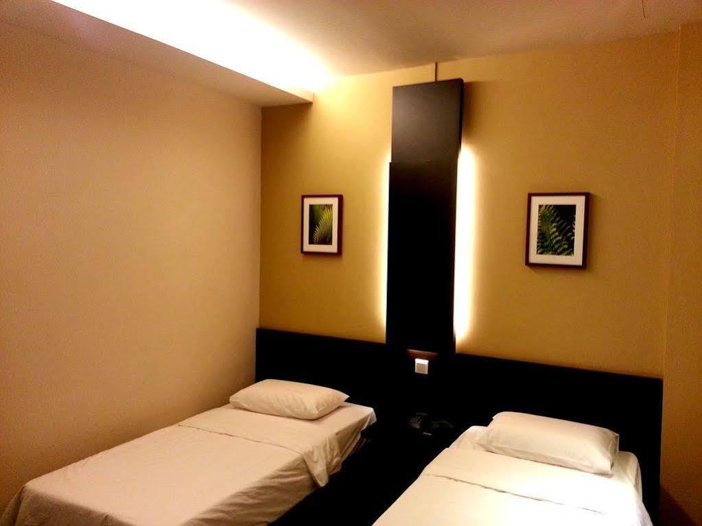 L Hotel At Broadway Singapore Esterno foto